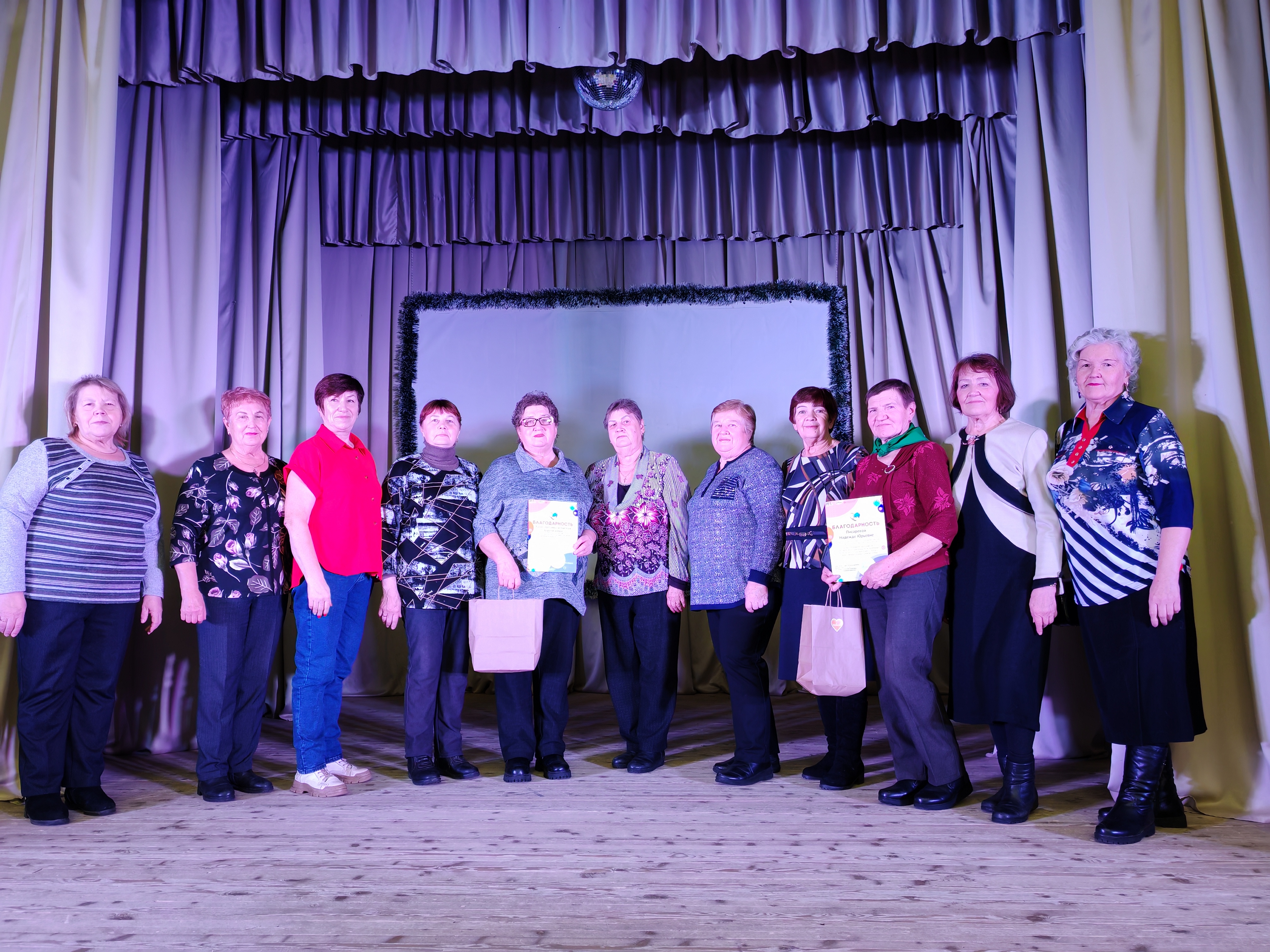 Волонтёров горячие сердца