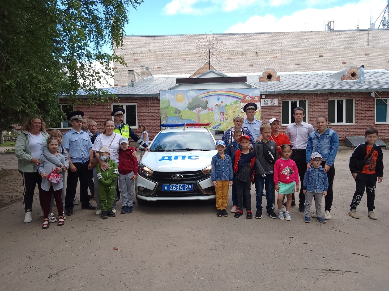 Всем ребятам нужно знать, как по улице гулять