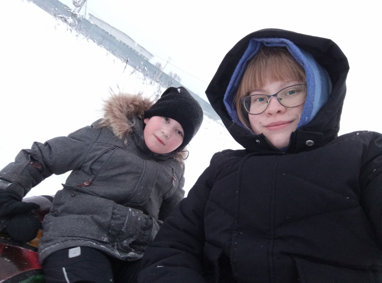 Волонтеры отряда «По зову сердца» помогают детям с инвалидностью на дому