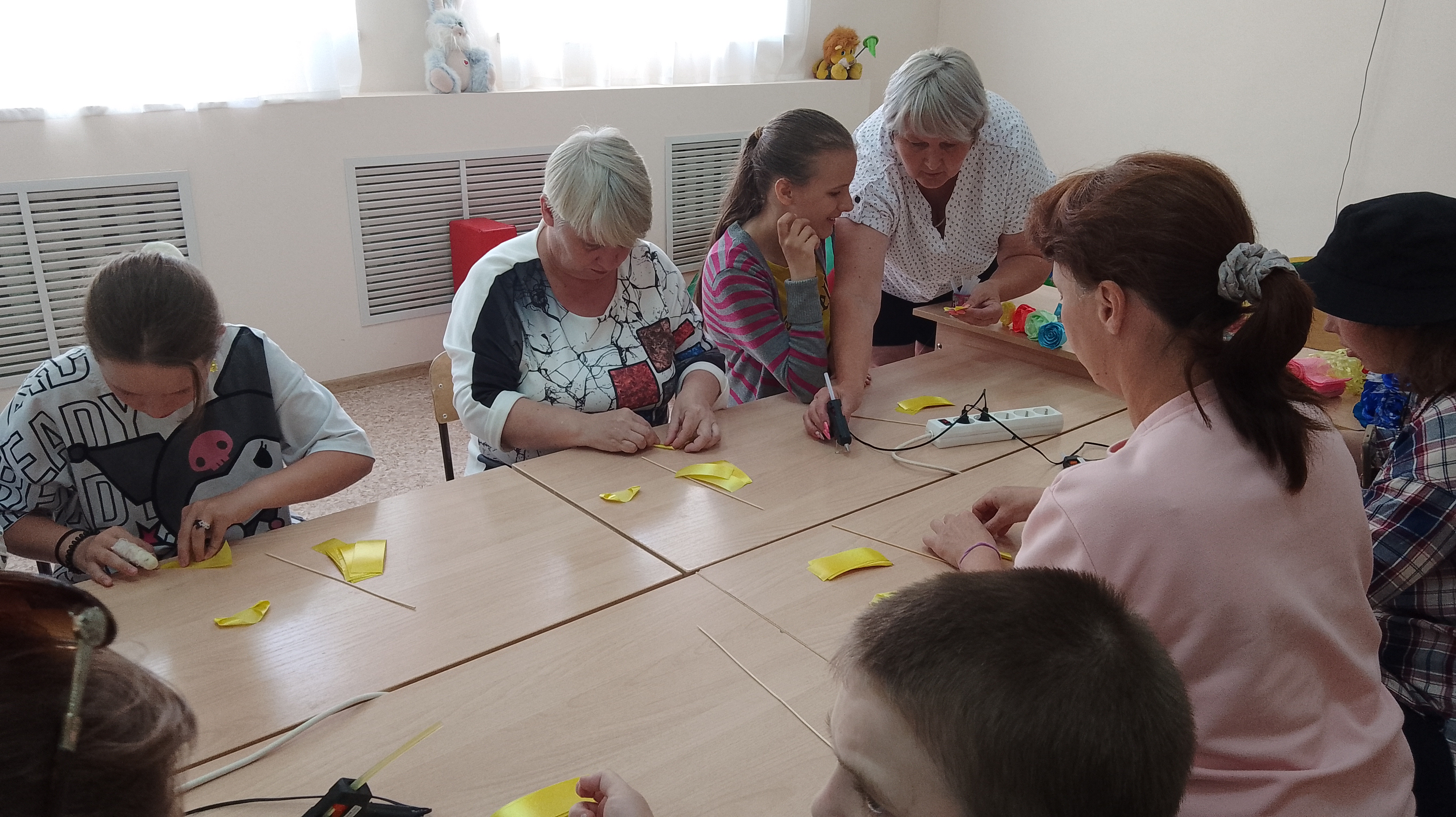 Роза из атласных лент